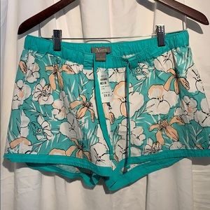 3/12 Natural reflections shorts nwt medium